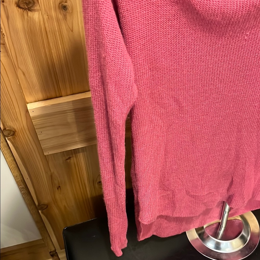 Express Rose Cold-Shoulder Tunic - Picture 4 of 12